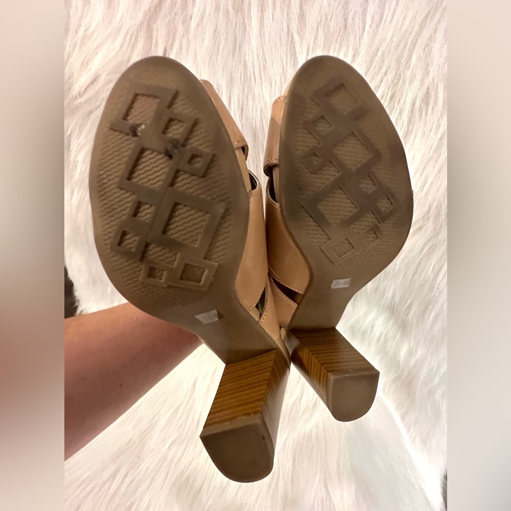 White Mountain Women’s Leather Cutout Sandal Tan Size 7.5 8 EUC - Picture 7 of 8